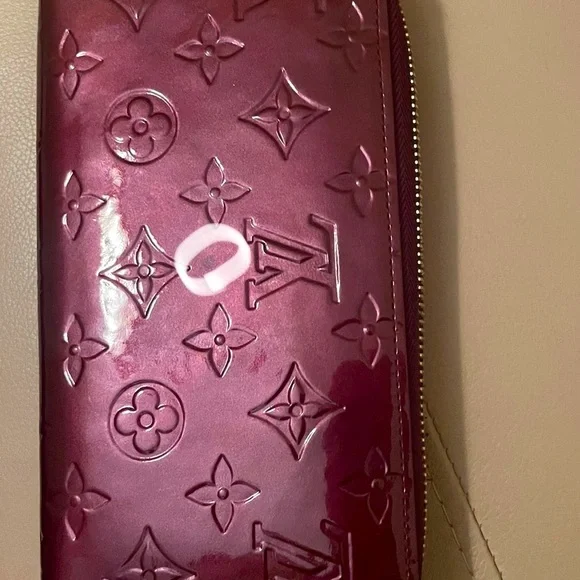 AUTHENTIC EUC LOUIS VUITTON SP4182 ROUGE FAUVISTE MONOGRAM VERNIS ZIPPY … - Picture 17 of 17